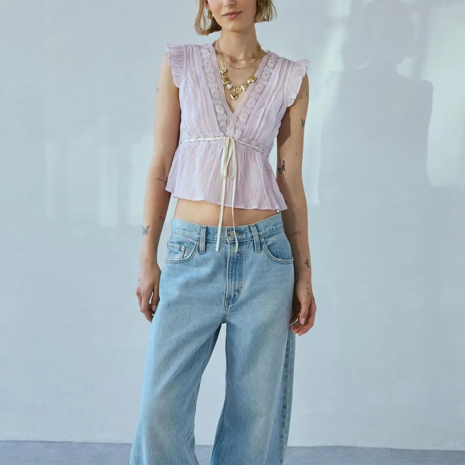 Women Lace Trim Shirts Sleeveless V Neck Flutter Sleeve Tie Front Cropped Tank Tops Slim Fit Going Out Tops