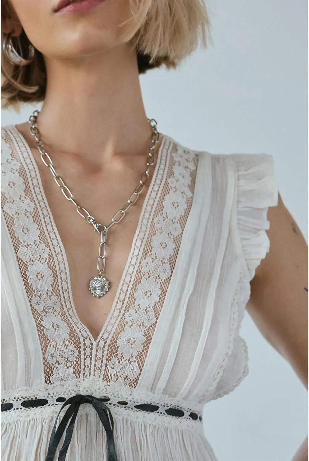 Women Lace Trim Shirts Sleeveless V Neck Flutter Sleeve Tie Front Cropped Tank Tops Slim Fit Going Out Tops