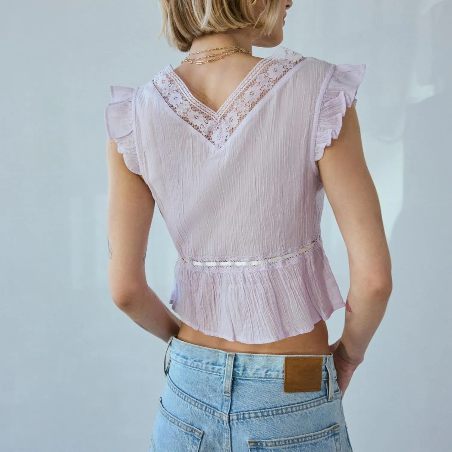 Women Lace Trim Shirts Sleeveless V Neck Flutter Sleeve Tie Front Cropped Tank Tops Slim Fit Going Out Tops