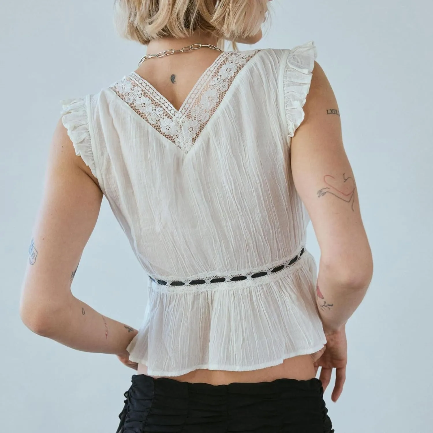 Women Lace Trim Shirts Sleeveless V Neck Flutter Sleeve Tie Front Cropped Tank Tops Slim Fit Going Out Tops